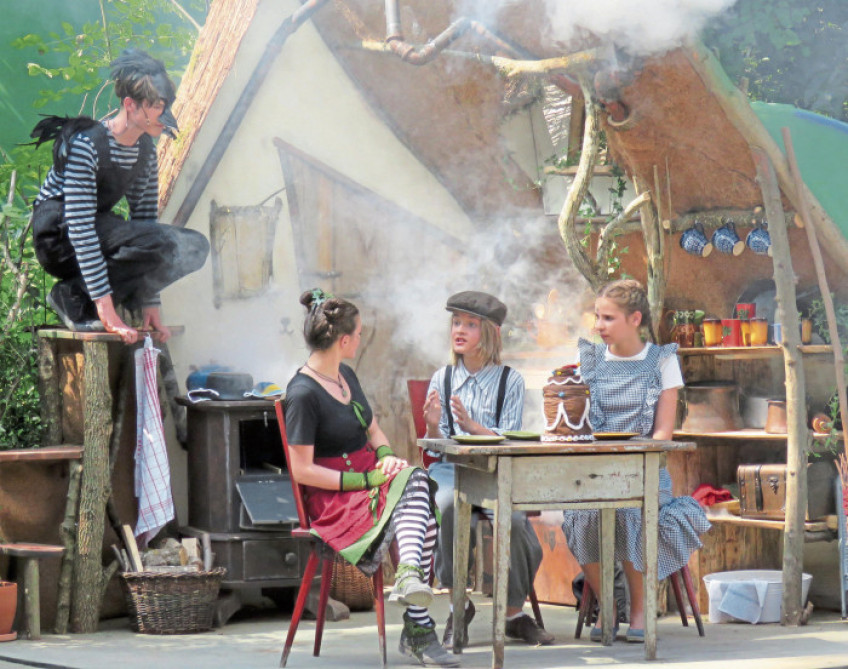 Die kleine Hexe verzaubert das Grötzinger Naturtheaterpublikum